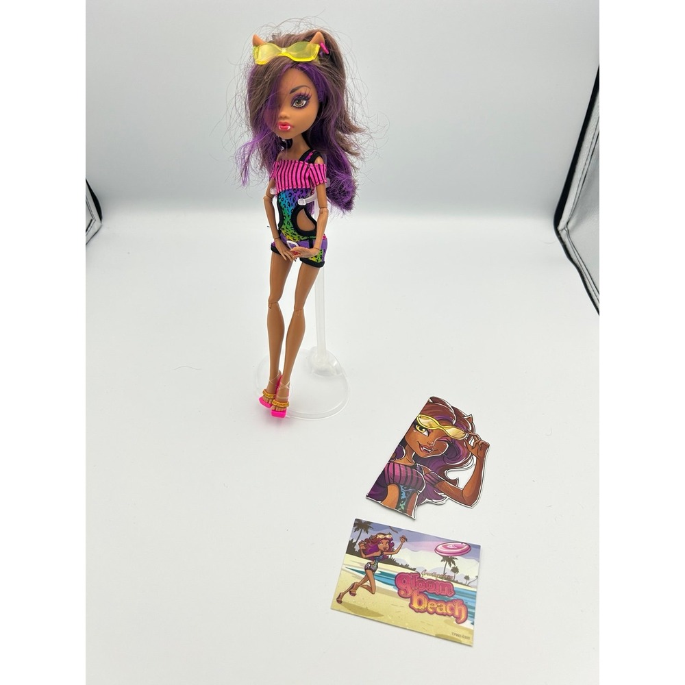 Monster High Gloom Beach Clawdeen Wolf fashion doll